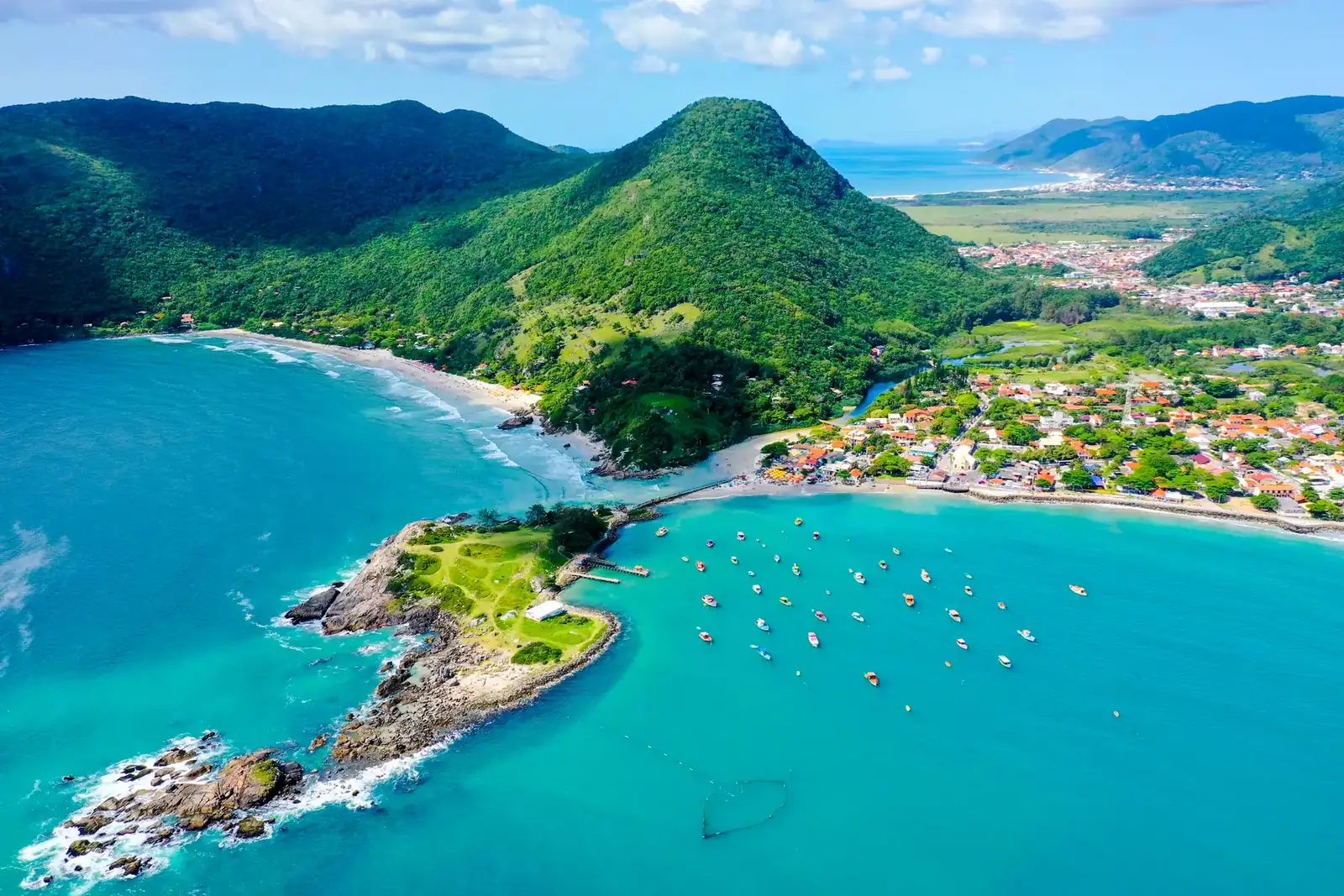 Vista de um mirante com ilhas ao longe